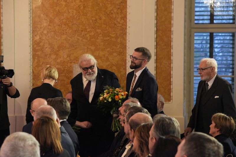 Goście wydarzenia, widok na stojących: dyrektora Wita Karola Wojtowicza, dyr. Krzysztofa Żabę i dyr. Jerzego Żurawskiego