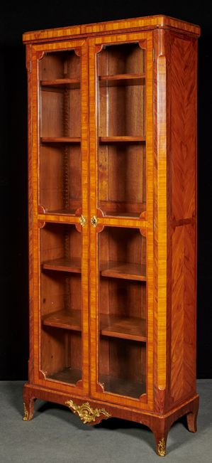 brązowa francuska szafa, 1765-1775, sygn. Delorme. Szafa z sześcioma półkami, przeszklone drzwi
